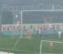 3-1，格里马尔多任意球双响，9人德甲第12掀翻德甲第2，滕哈赫前东家赛季首胜