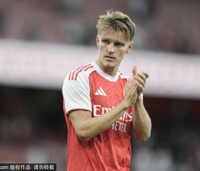 高清：厄德高诺尔高破门 阿森纳热身2-3黄潜
        
    高清：厄德高诺尔高破门 阿森纳热身2-3黄潜