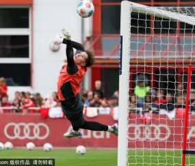 德甲球队拜仁慕尼黑训练备战比赛
        
    德甲球队拜仁慕尼黑训练备战比赛